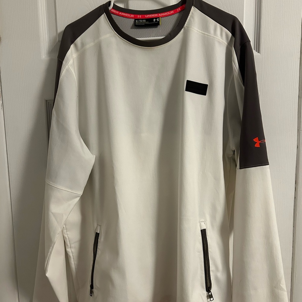 Under armor pull over